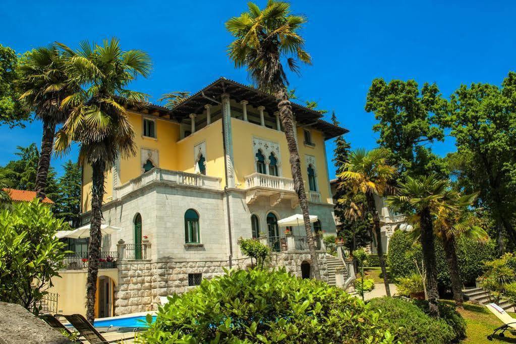 Hotel Villa Astra Lovran Exteriör bild