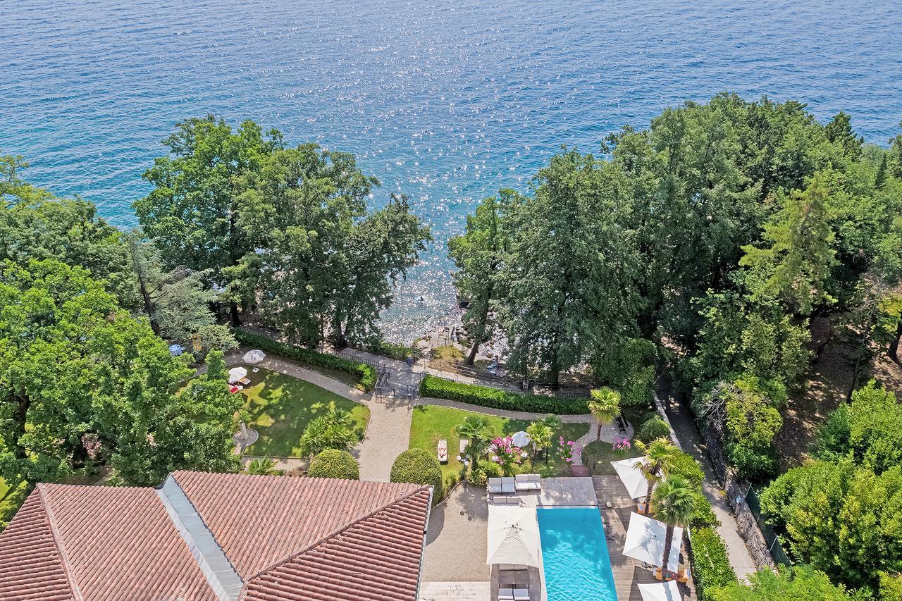 Hotel Villa Astra Lovran Exteriör bild