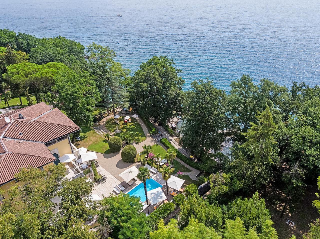 Hotel Villa Astra Lovran Exteriör bild