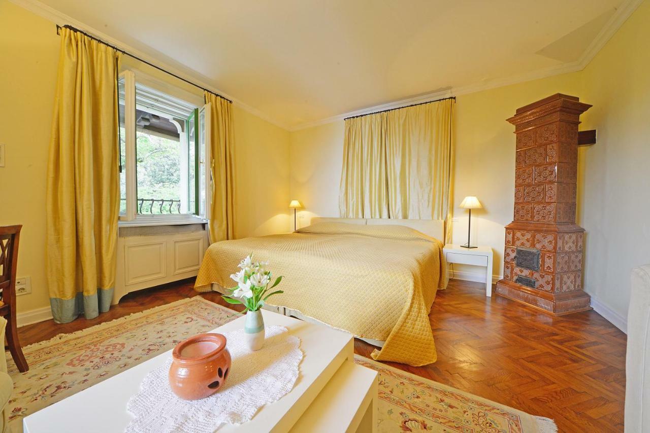 Hotel Villa Astra Lovran Exteriör bild